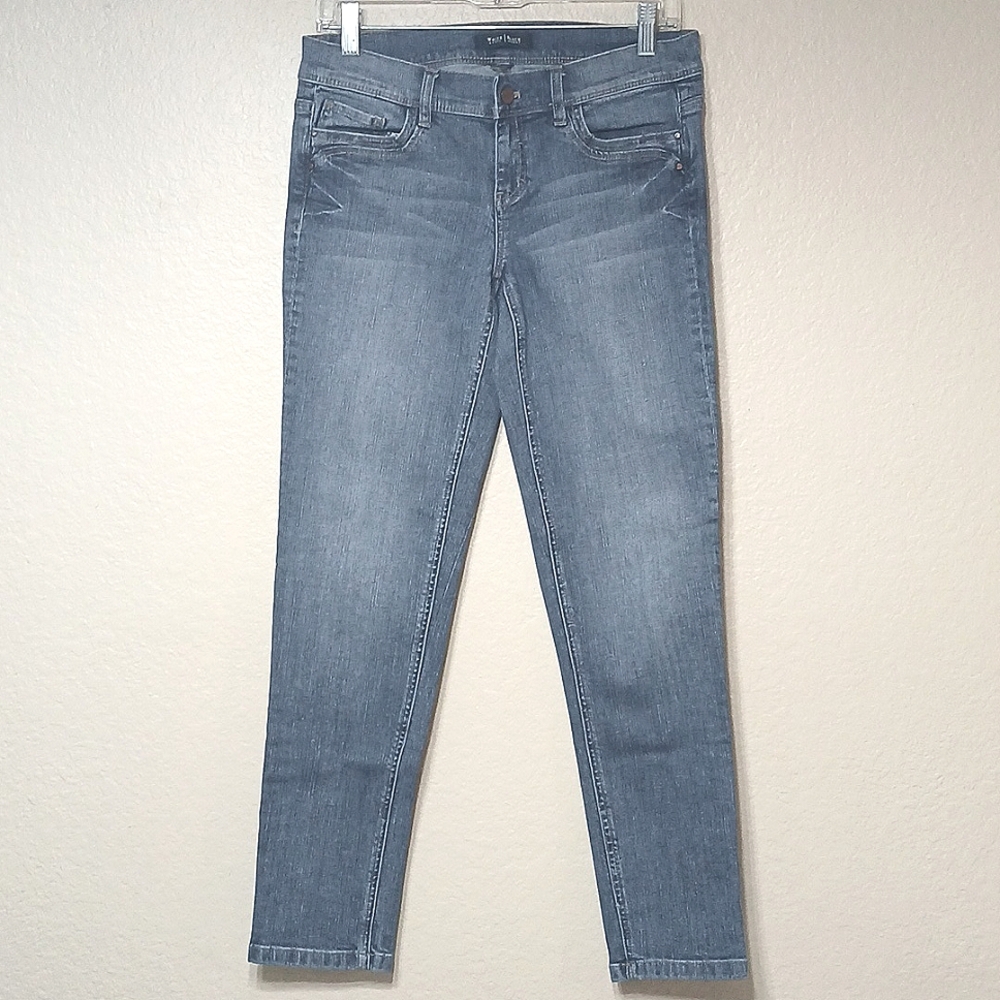 BO-12--WHITE HOUSE/BLACK MARKET JEANS